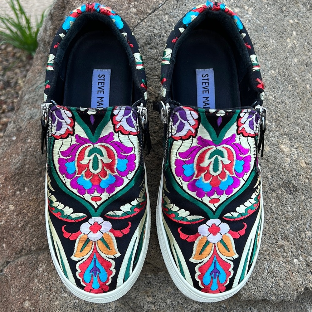Steve Madden Embroidered Shoes Size 5.5